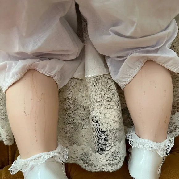 Porcelain Doll - Picture 8 of 16